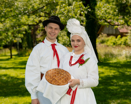 Preizkusite se v peki belokranjske pogače (3)